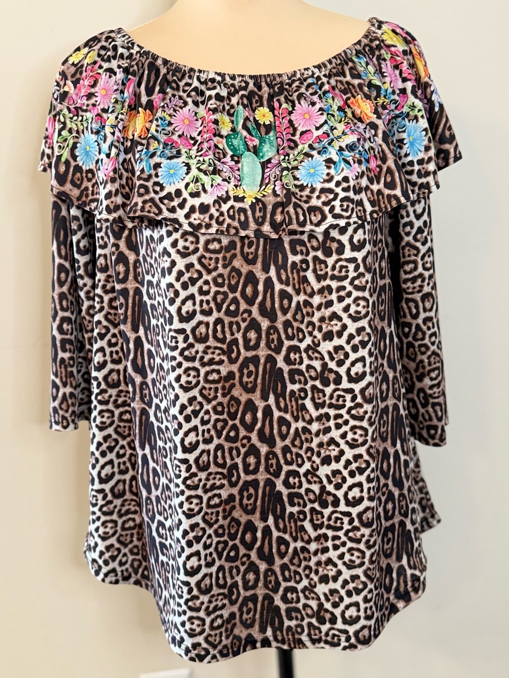 Giddy Up Glamour western leopard print cactus floral top crop sleeves SZ M - Picture 1 of 11